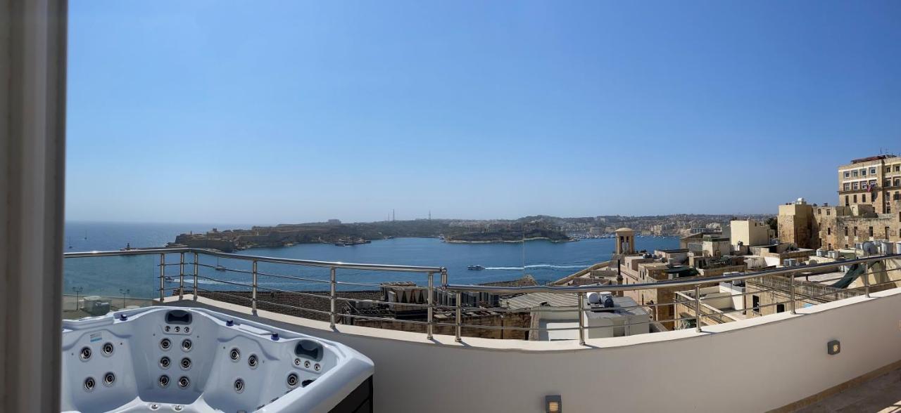 Valletta Luxury 4-Bedroom Duplex With Stunning Sea Views Private Terrace And Jacuzzi Esterno foto
