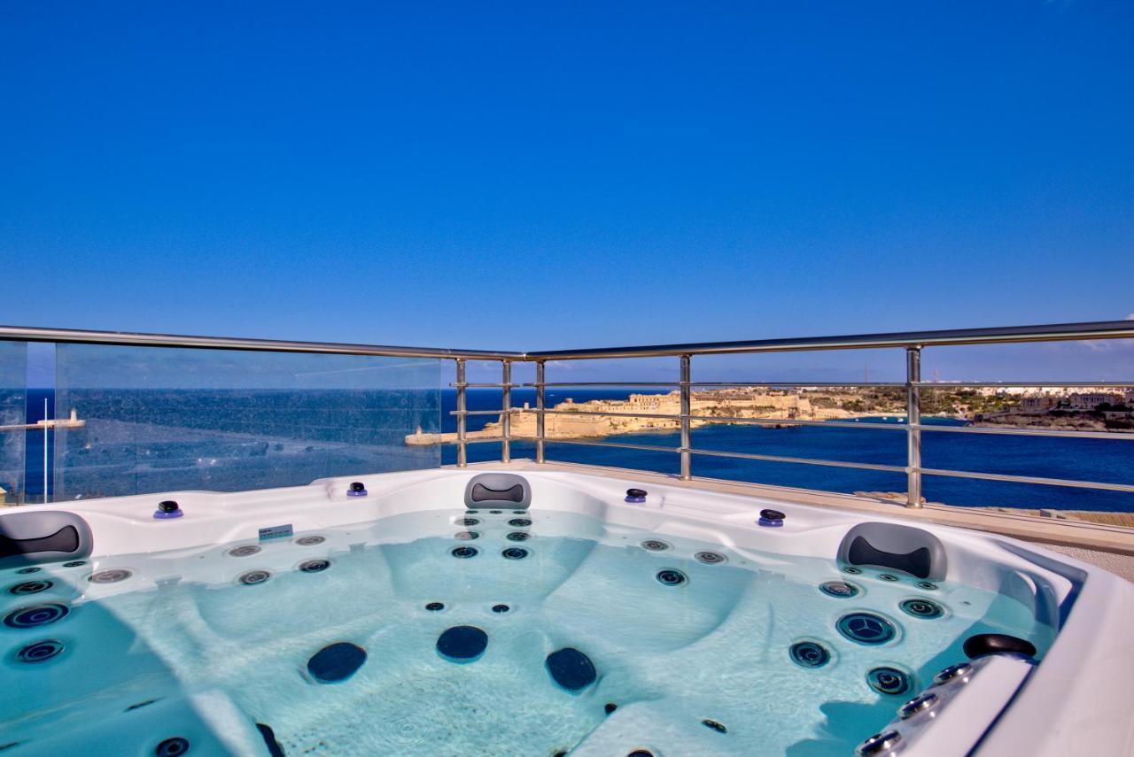Valletta Luxury 4-Bedroom Duplex With Stunning Sea Views Private Terrace And Jacuzzi Esterno foto