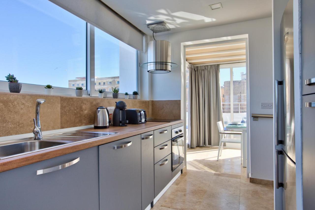 Valletta Luxury 4-Bedroom Duplex With Stunning Sea Views Private Terrace And Jacuzzi Esterno foto