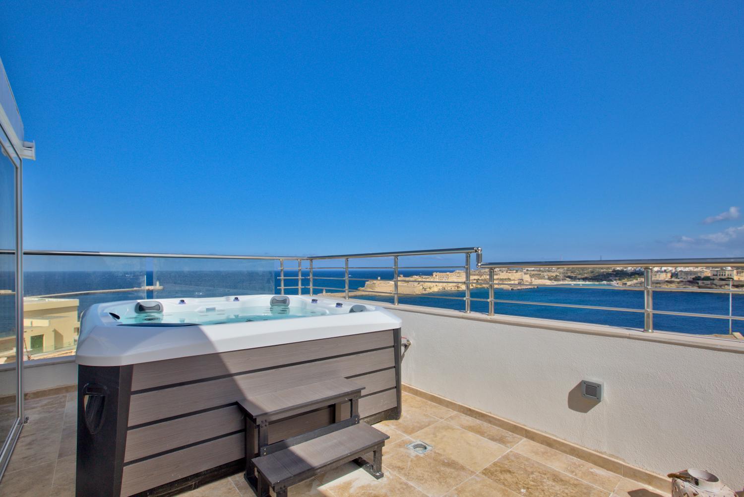 Valletta Luxury 4-Bedroom Duplex With Stunning Sea Views Private Terrace And Jacuzzi Esterno foto