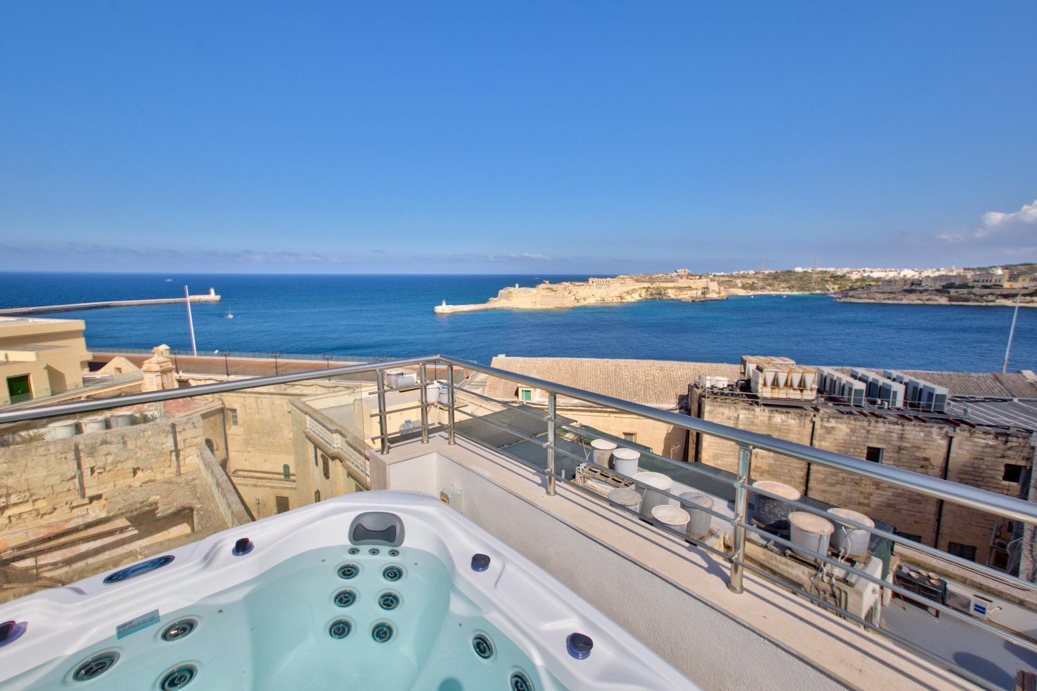 Valletta Luxury 4-Bedroom Duplex With Stunning Sea Views Private Terrace And Jacuzzi Esterno foto